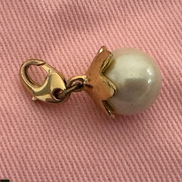 KATE SPADE Large Pearl 12 KT Plated Vintage Charm (No Bracelet) - Picture 3 of 7
